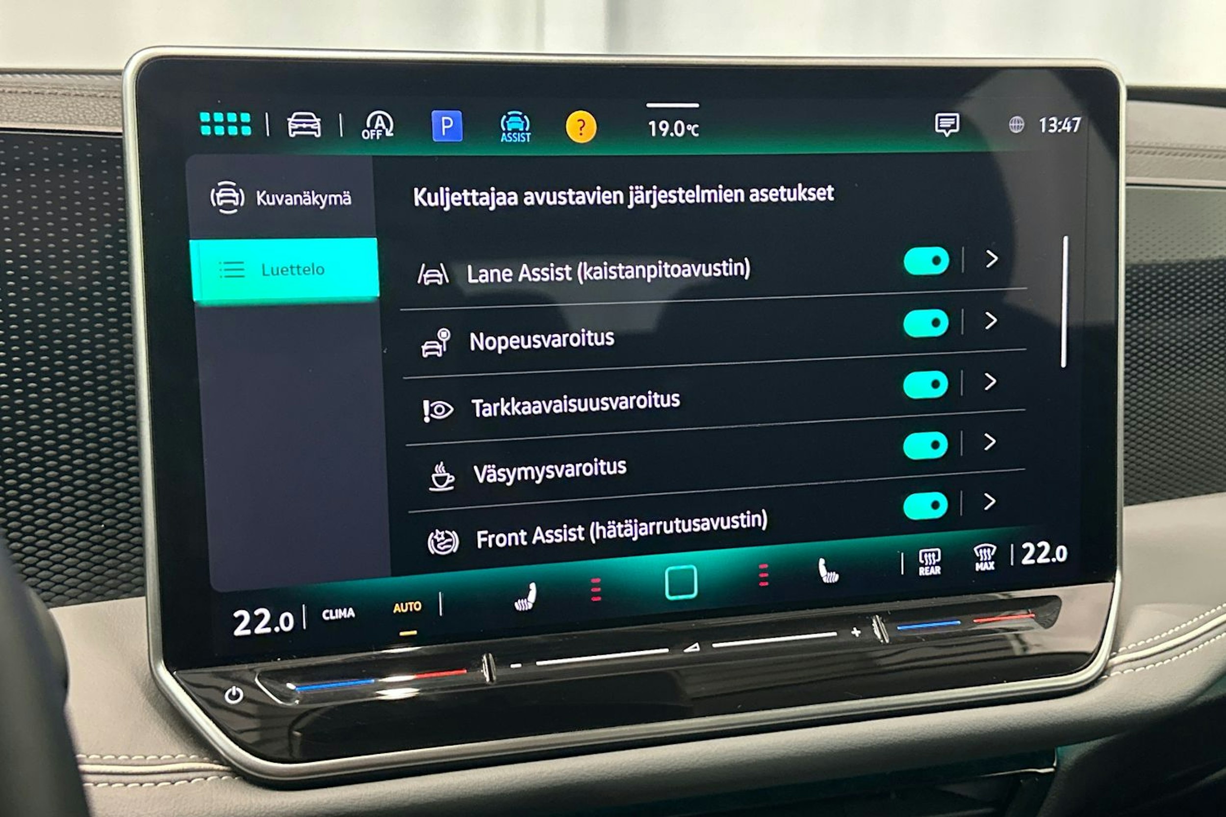 harmaa Volkswagen Passat 2024 kuva 23.