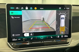 harmaa Volkswagen Passat 2024 kuva 28.