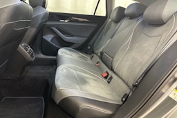 harmaa Volkswagen Passat 2024 kuva 29.