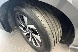 harmaa Volkswagen Passat 2024 kuva 33.