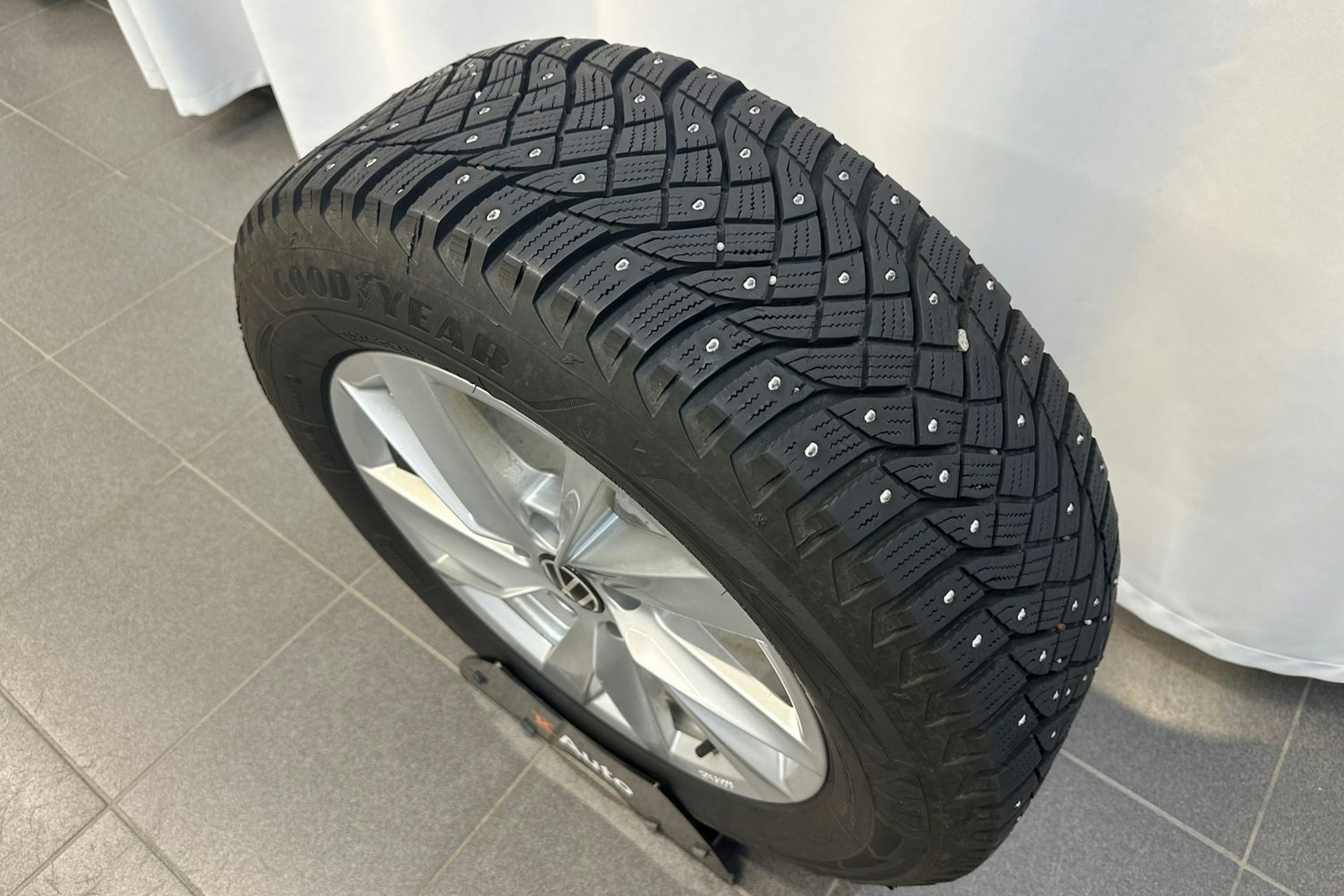 harmaa Volkswagen Passat 2024 kuva 35.