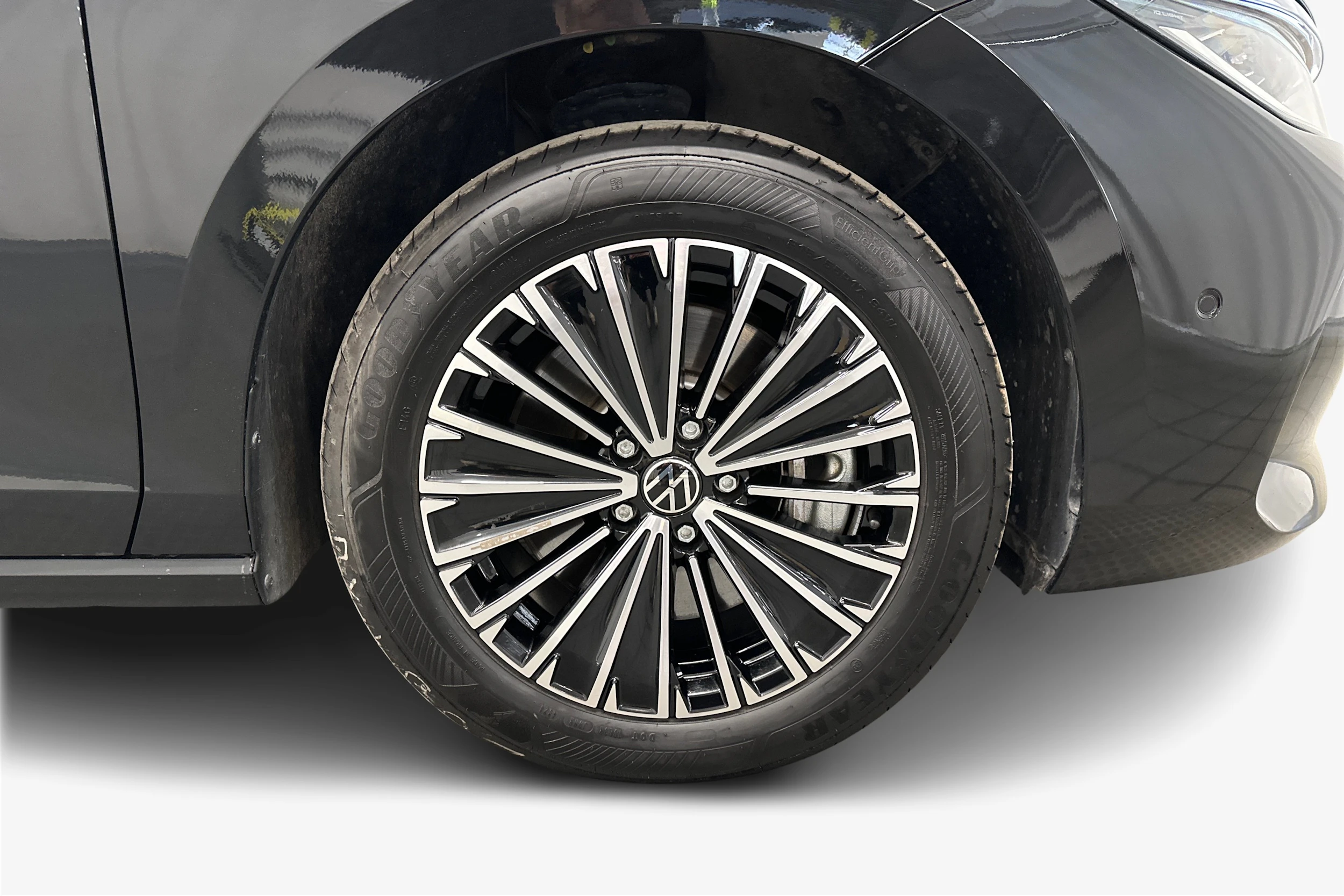 musta Volkswagen Passat 2024 kuva 12.