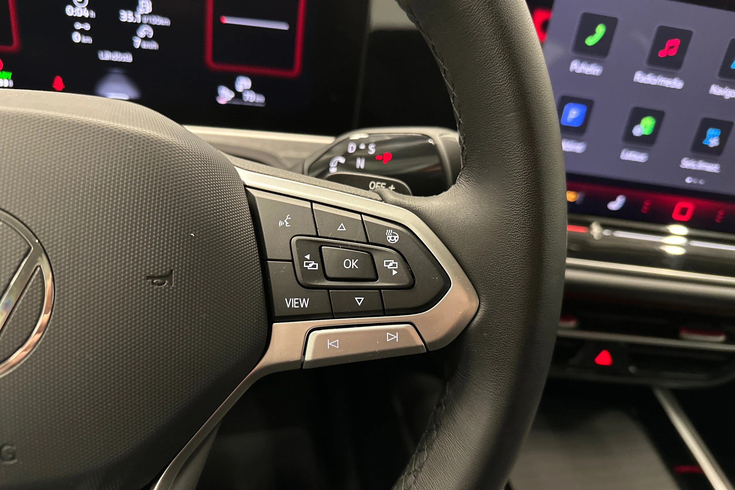musta Volkswagen Passat 2024 kuva 16.