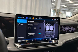 musta Volkswagen Passat 2024 kuva 24.