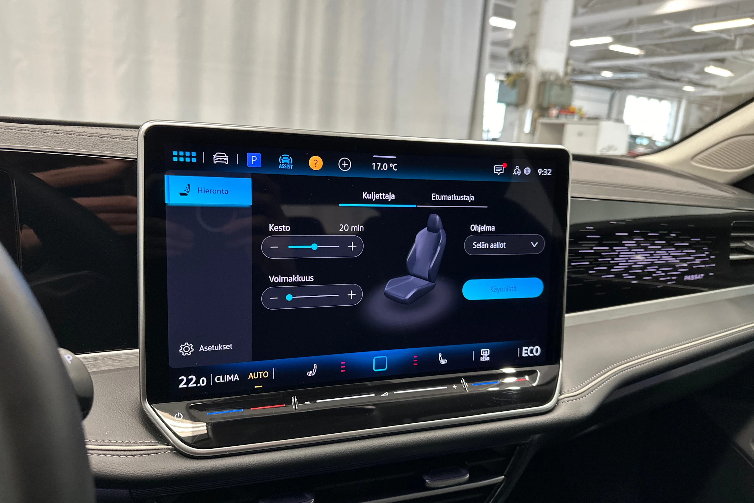 musta Volkswagen Passat 2024 kuva 28.