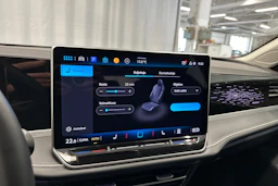 musta Volkswagen Passat 2024 kuva 28.