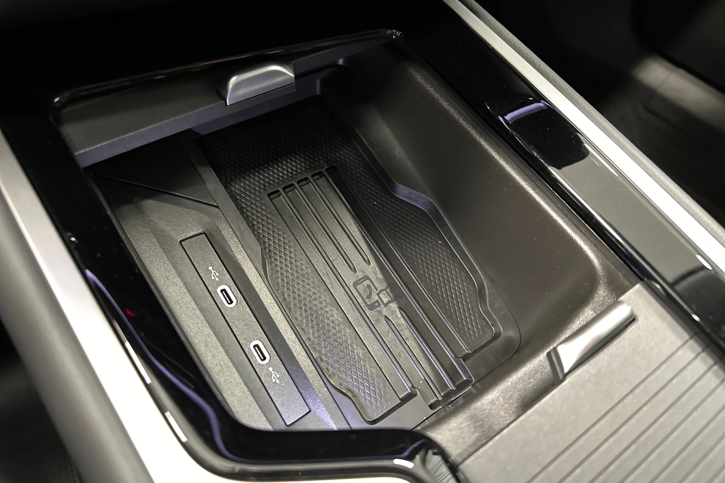 musta Volkswagen Passat 2024 kuva 29.