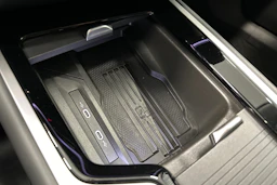 musta Volkswagen Passat 2024 kuva 29.