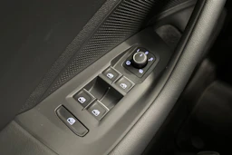 musta Volkswagen Passat 2024 kuva 30.