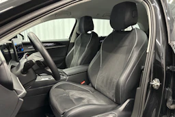 musta Volkswagen Passat 2024 kuva 31.