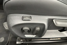 musta Volkswagen Passat 2024 kuva 32.