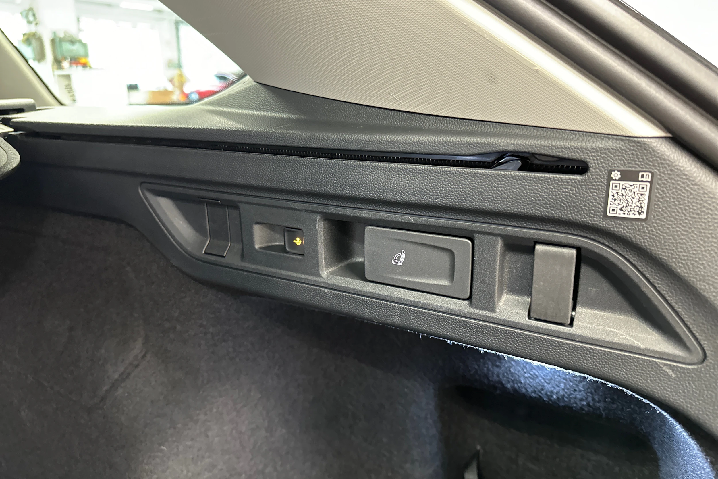 musta Volkswagen Passat 2024 kuva 33.