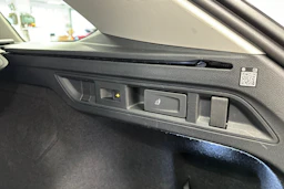 musta Volkswagen Passat 2024 kuva 33.