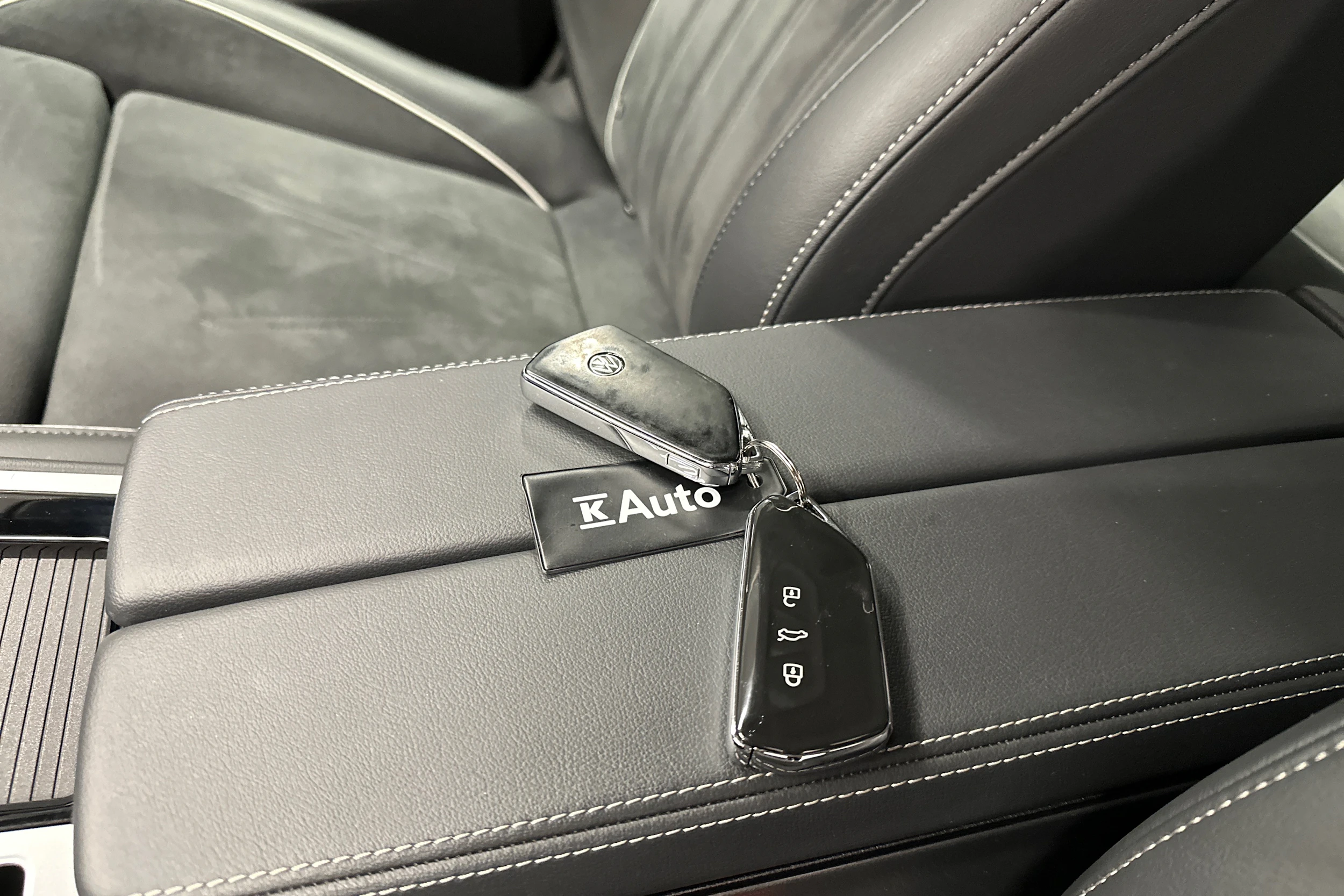 musta Volkswagen Passat 2024 kuva 36.