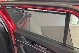 punainen Volkswagen Passat 2024 kuva 15.