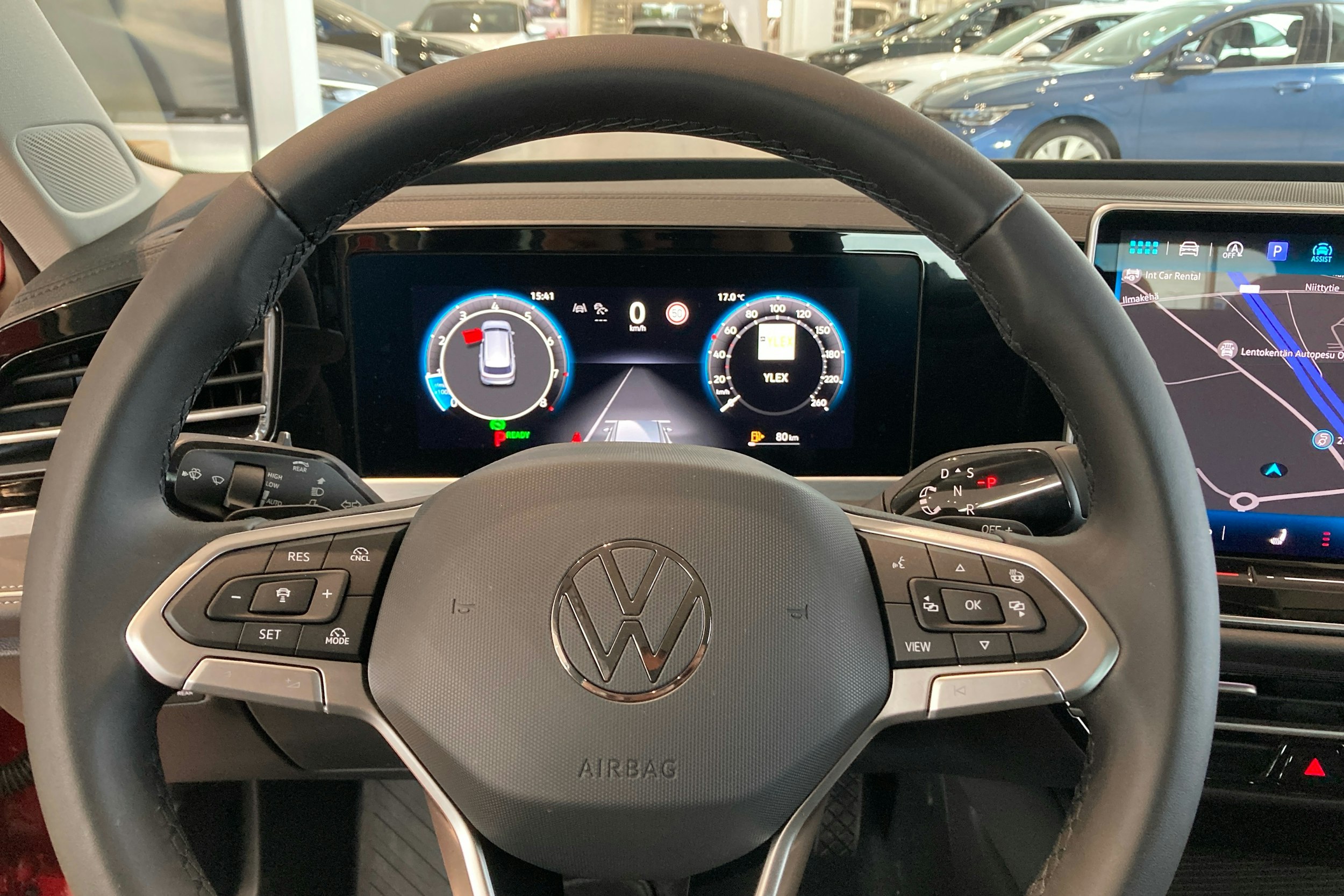 punainen Volkswagen Passat 2024 kuva 16.