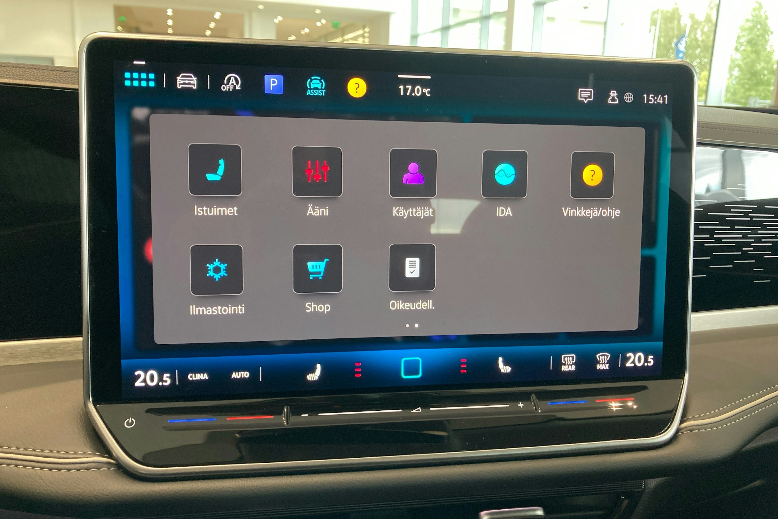 punainen Volkswagen Passat 2024 kuva 19.