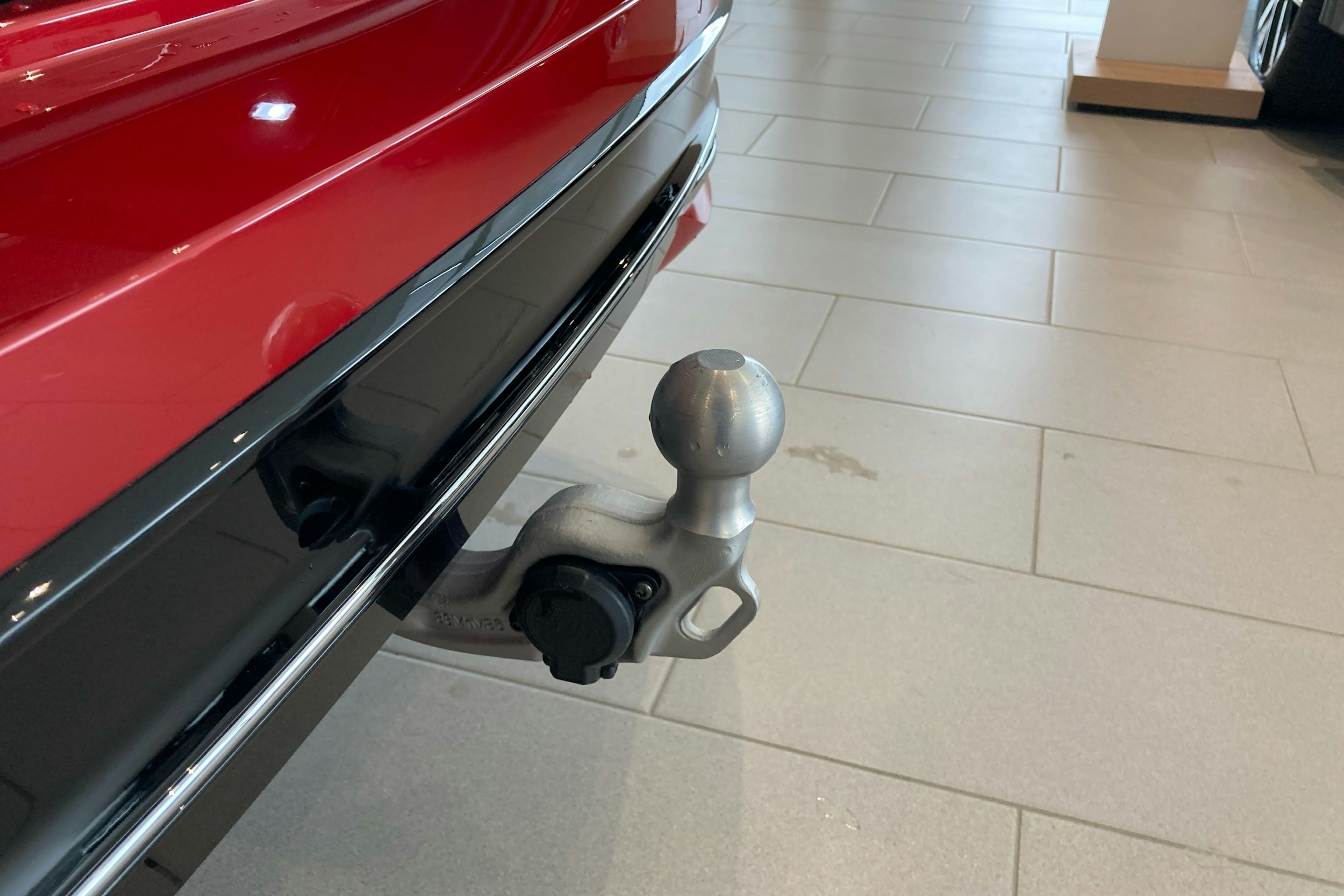 punainen Volkswagen Passat 2024 kuva 22.