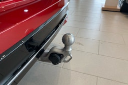punainen Volkswagen Passat 2024 kuva 22.