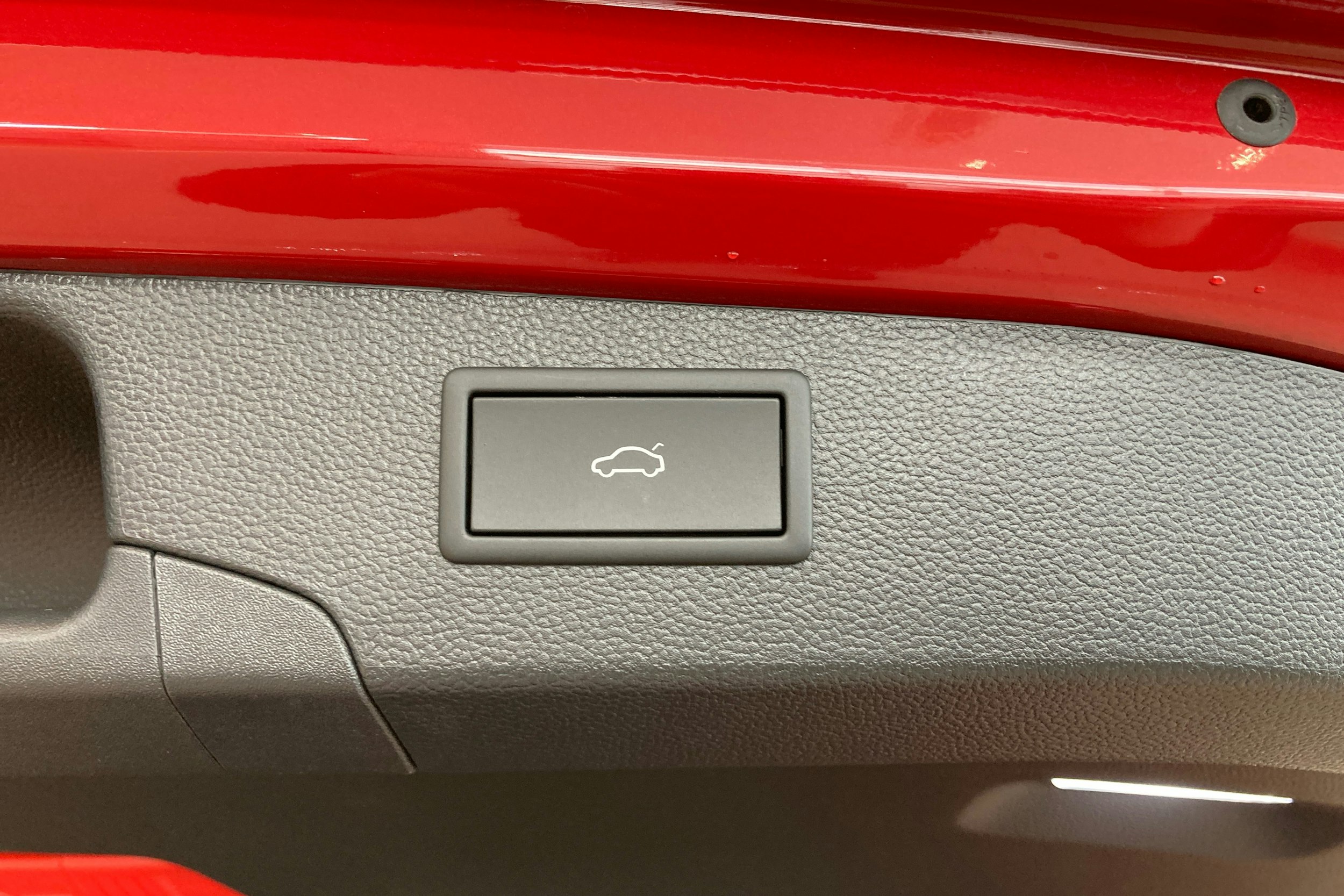 punainen Volkswagen Passat 2024 kuva 23.