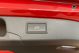 punainen Volkswagen Passat 2024 kuva 23.