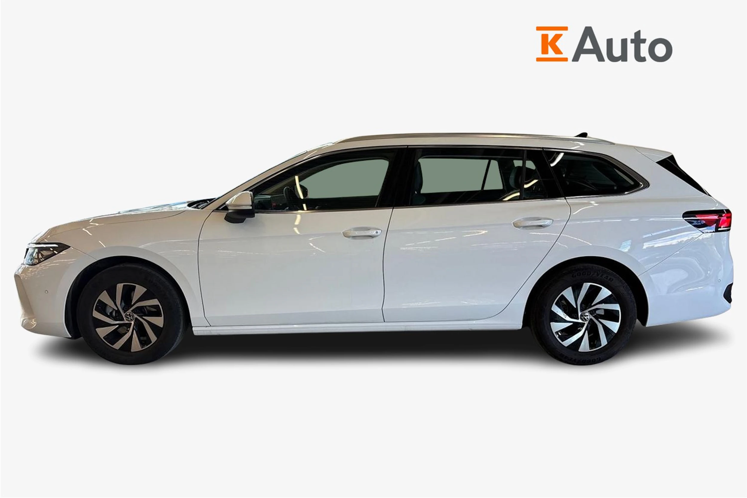 valkoinen Volkswagen Passat 2024 kuva 7.