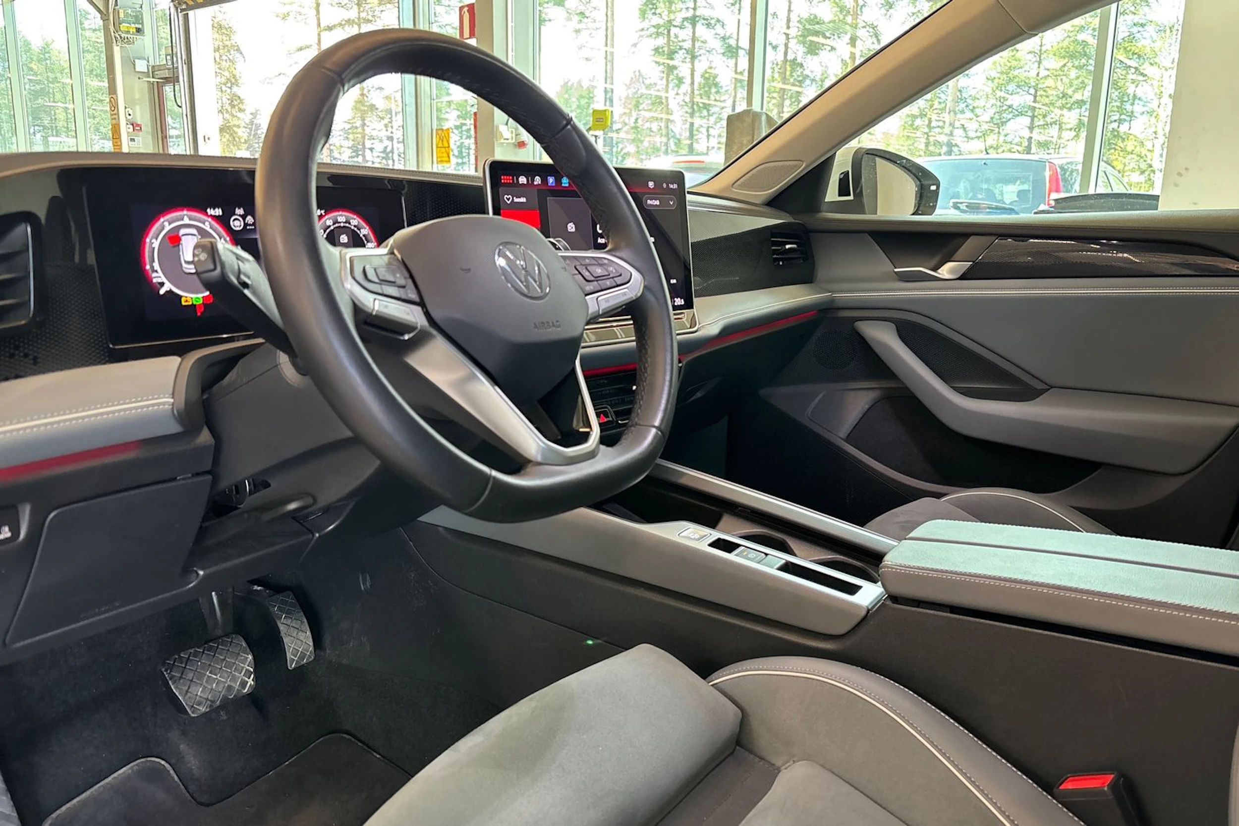 valkoinen Volkswagen Passat 2024 kuva 19.