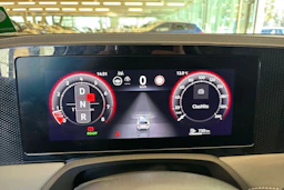 valkoinen Volkswagen Passat 2024 kuva 20.