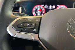 valkoinen Volkswagen Passat 2024 kuva 21.
