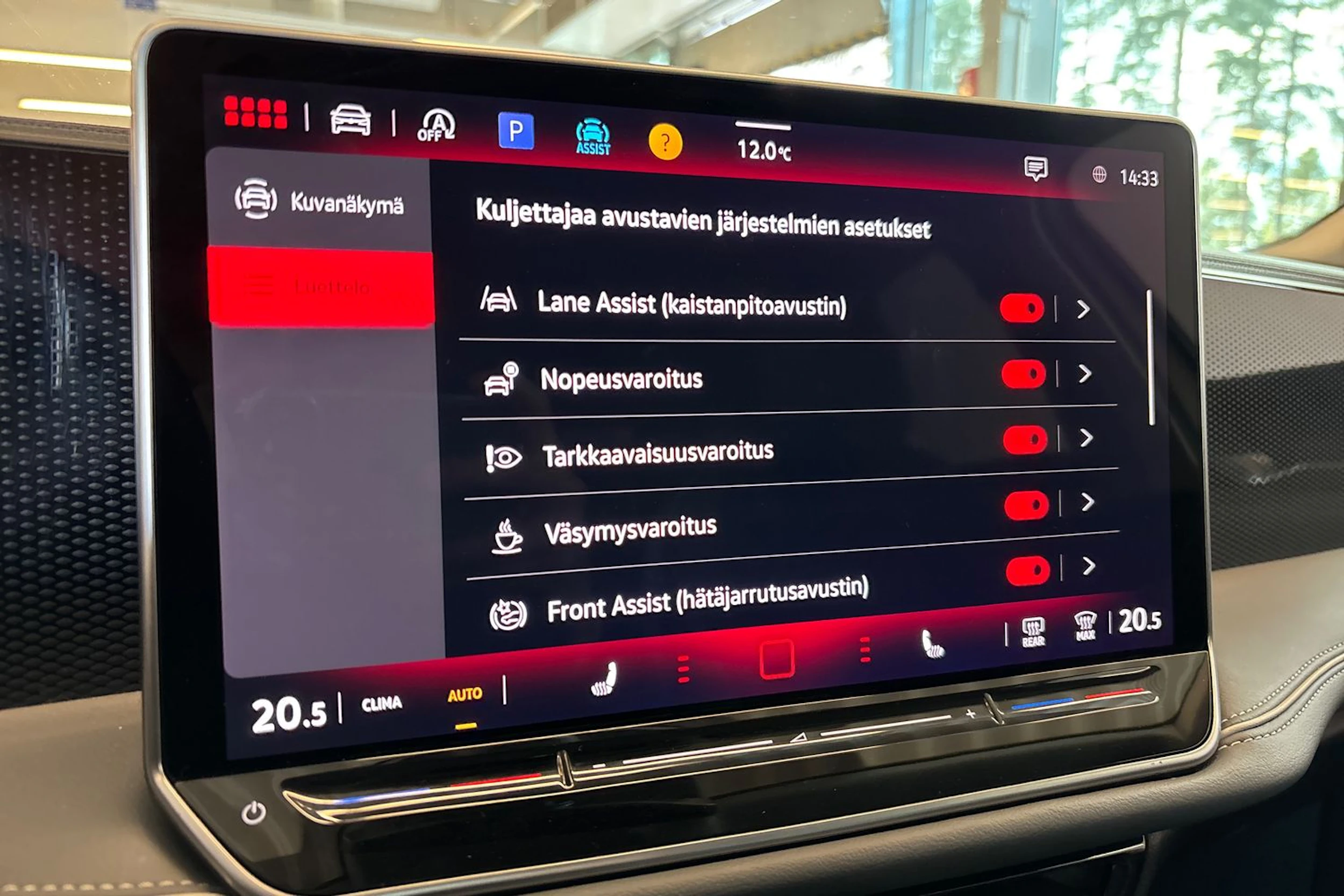valkoinen Volkswagen Passat 2024 kuva 27.