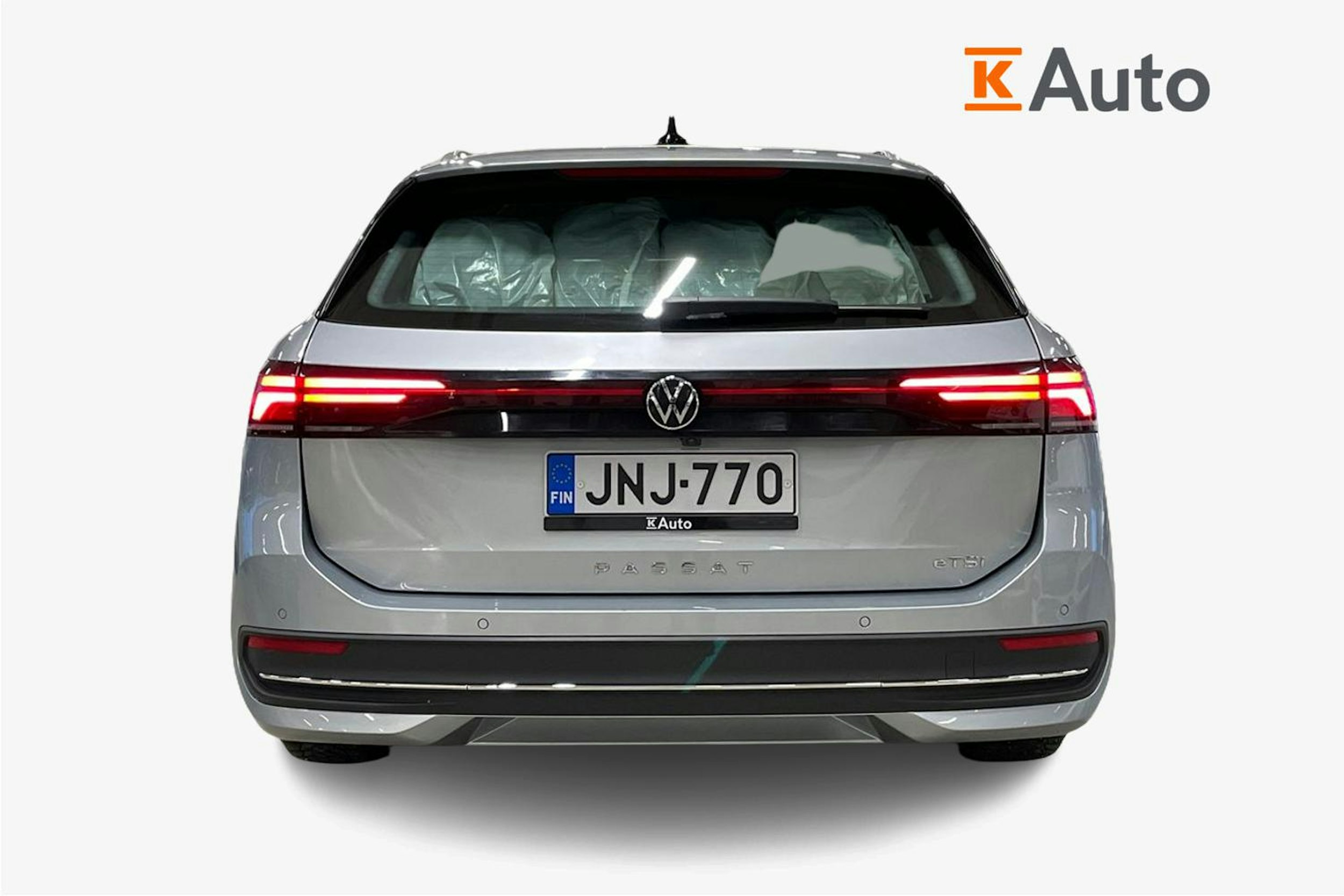 harmaa Volkswagen Passat 2024 kuva 3.