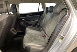 harmaa Volkswagen Passat 2024 kuva 10.