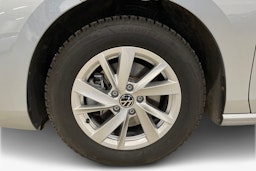 harmaa Volkswagen Passat 2024 kuva 11.