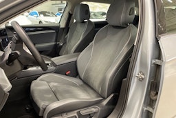 harmaa Volkswagen Passat 2024 kuva 14.