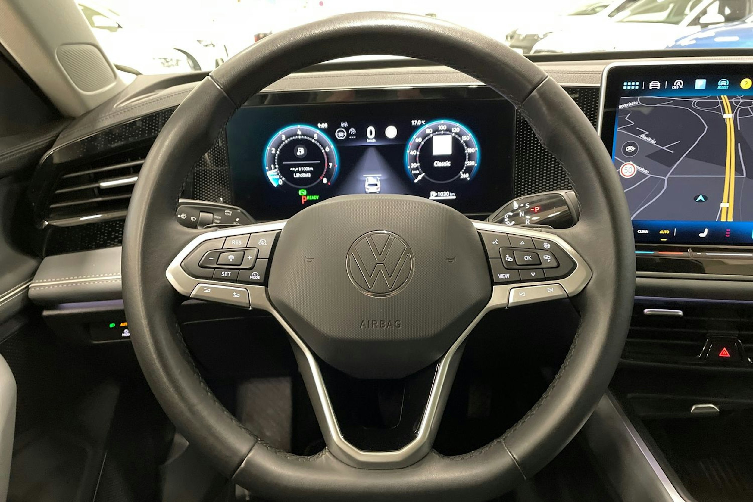 harmaa Volkswagen Passat 2024 kuva 17.