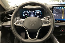 harmaa Volkswagen Passat 2024 kuva 17.