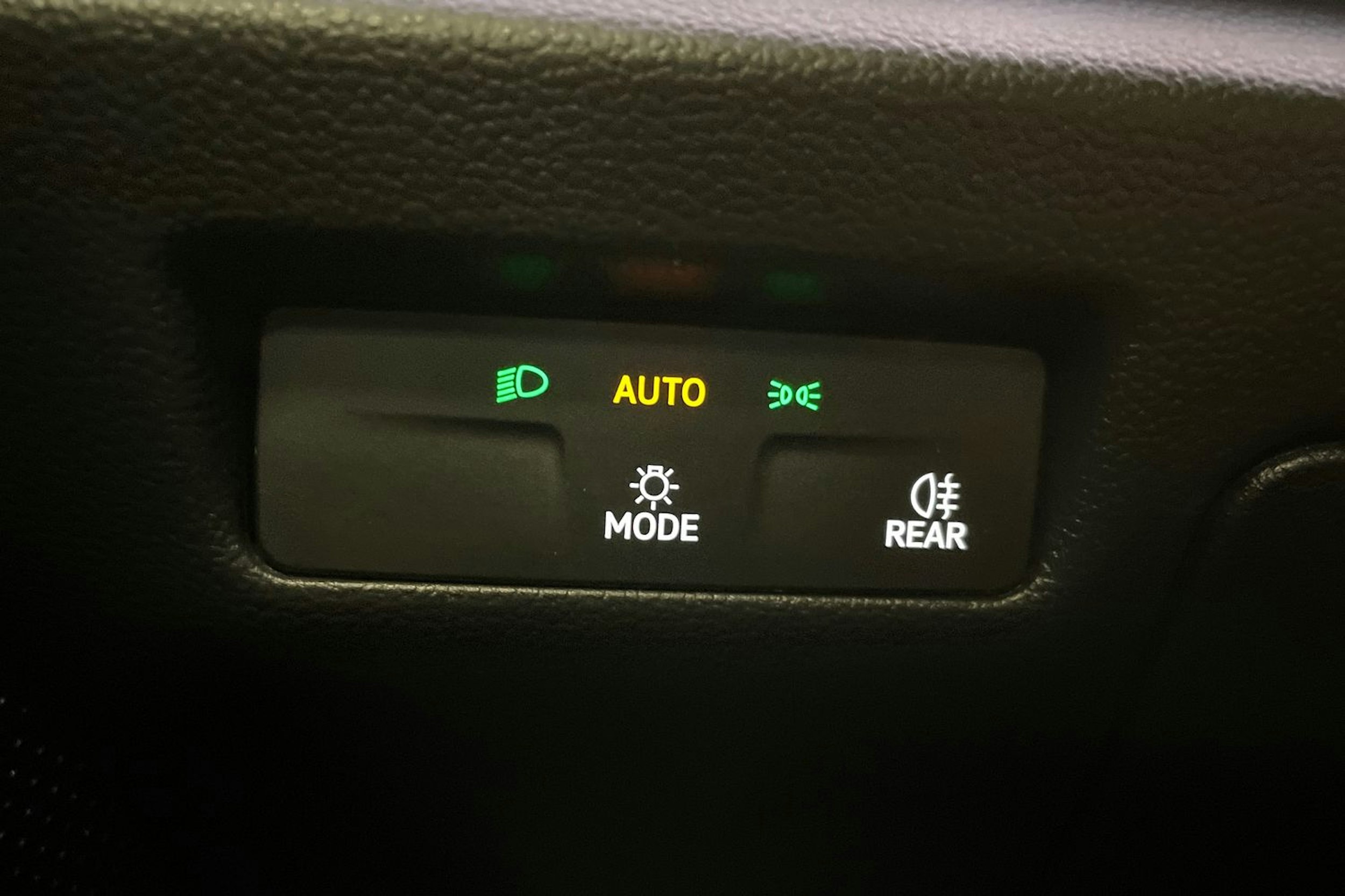 harmaa Volkswagen Passat 2024 kuva 21.