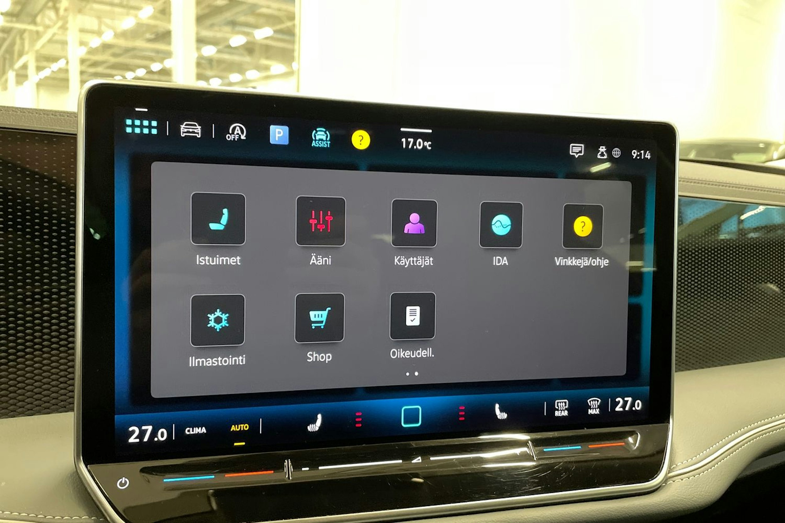 harmaa Volkswagen Passat 2024 kuva 26.