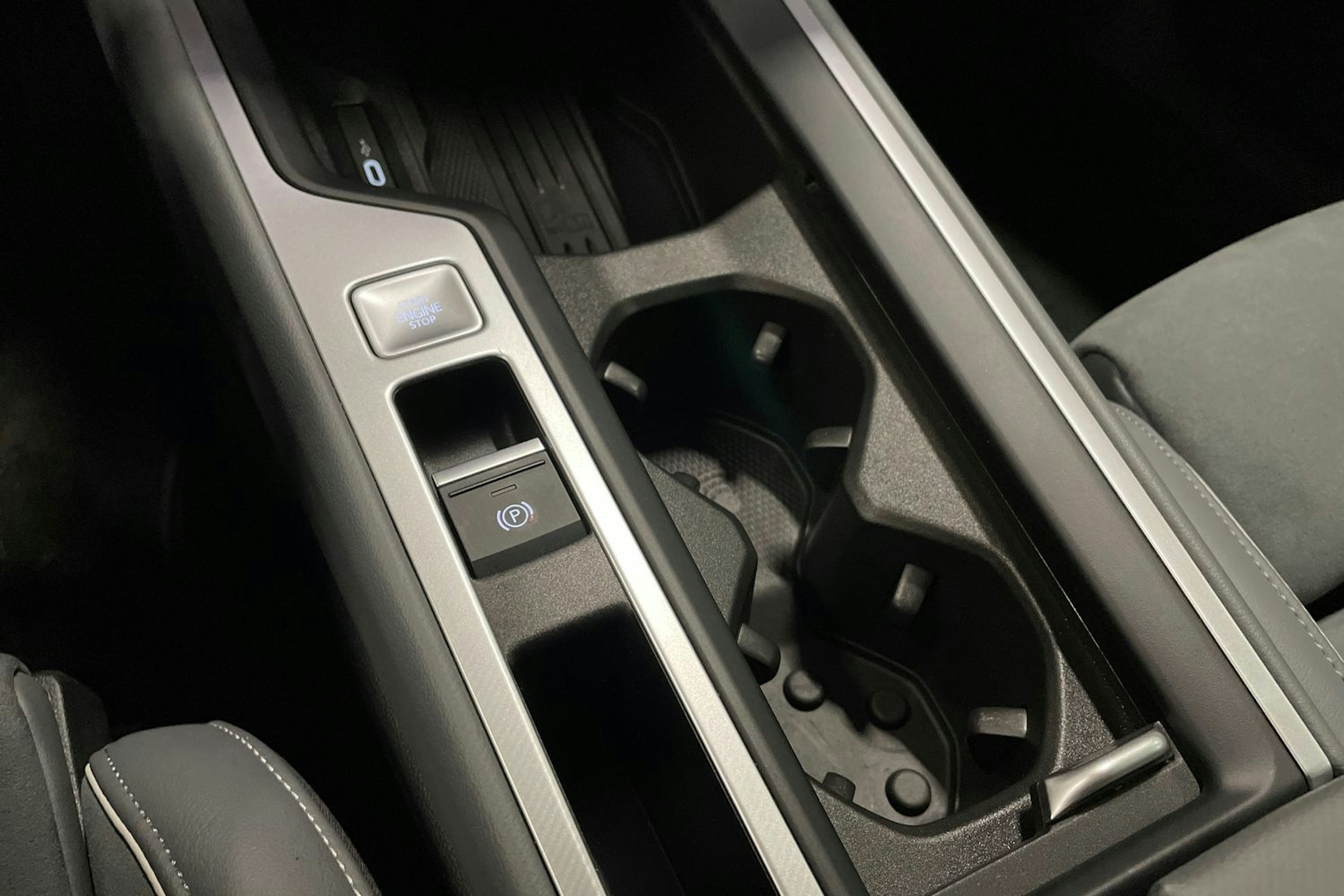 harmaa Volkswagen Passat 2024 kuva 35.