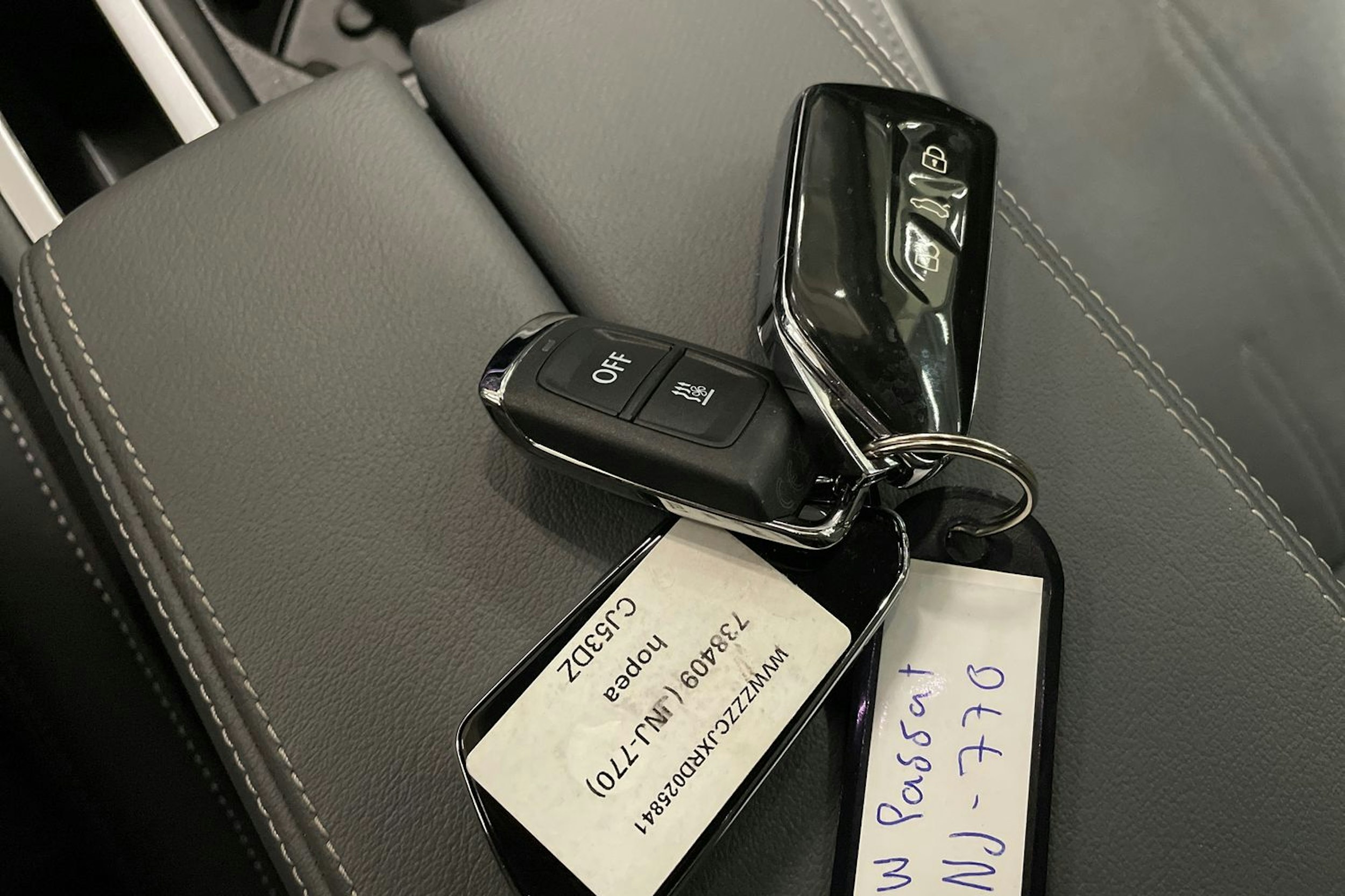 harmaa Volkswagen Passat 2024 kuva 36.