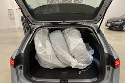 harmaa Volkswagen Passat 2024 kuva 39.