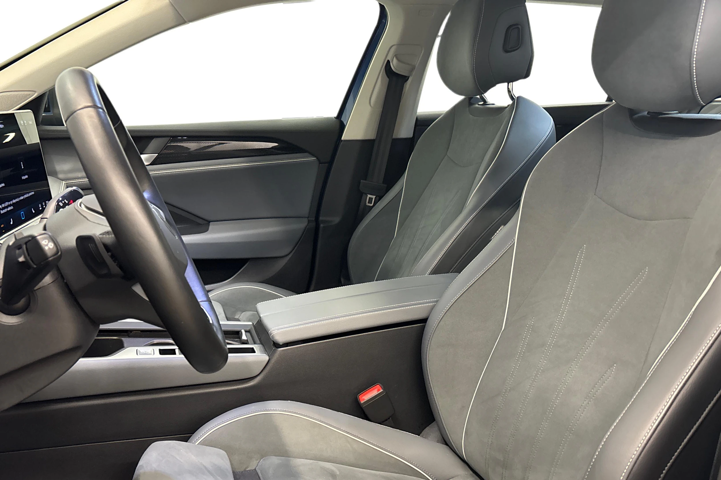 sininen Volkswagen Passat 2024 kuva 9.