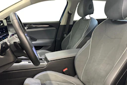 sininen Volkswagen Passat 2024 kuva 9.