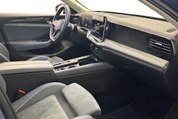 sininen Volkswagen Passat 2024 kuva 11.