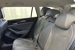 sininen Volkswagen Passat 2024 kuva 13.