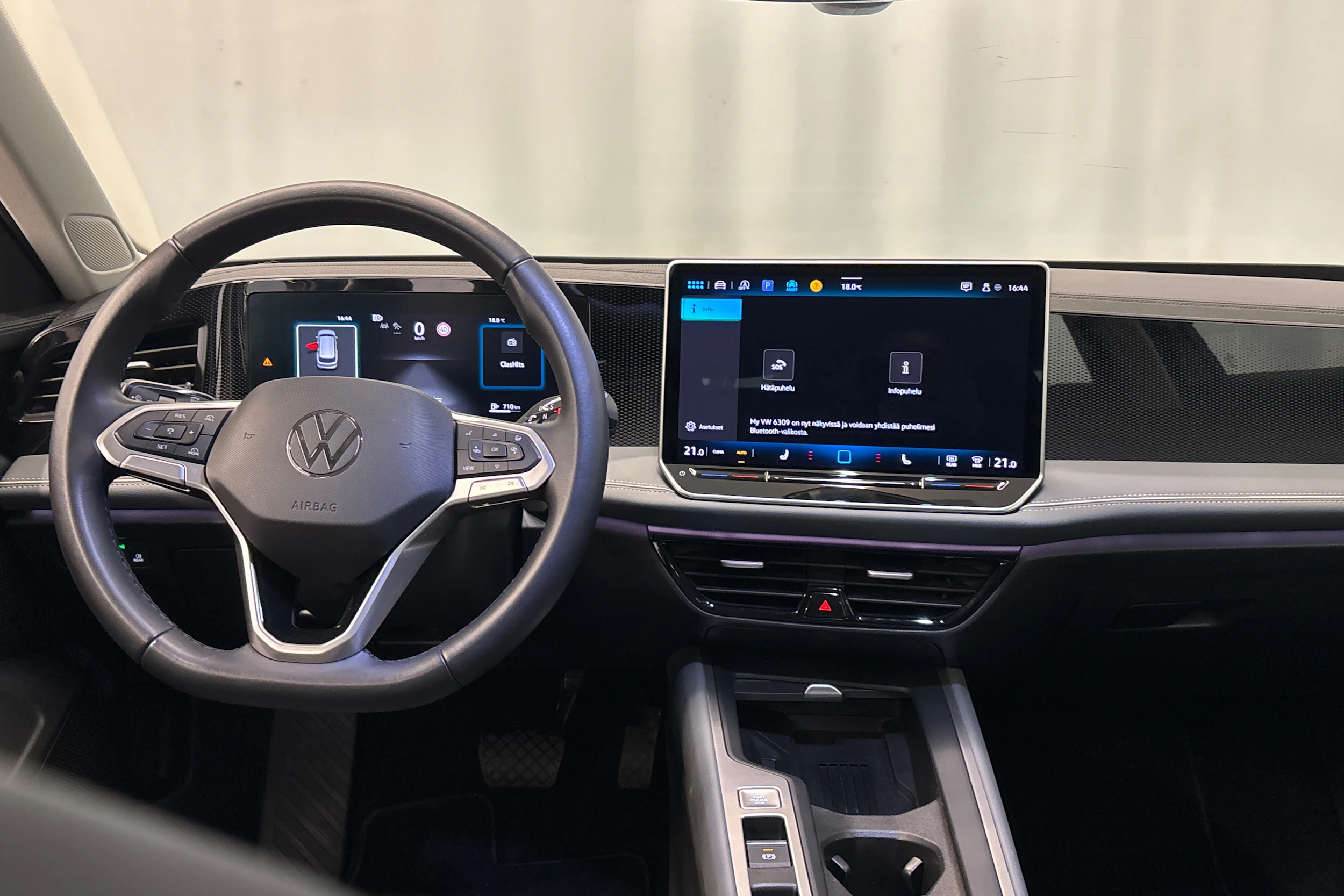 sininen Volkswagen Passat 2024 kuva 16.