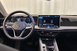 sininen Volkswagen Passat 2024 kuva 16.