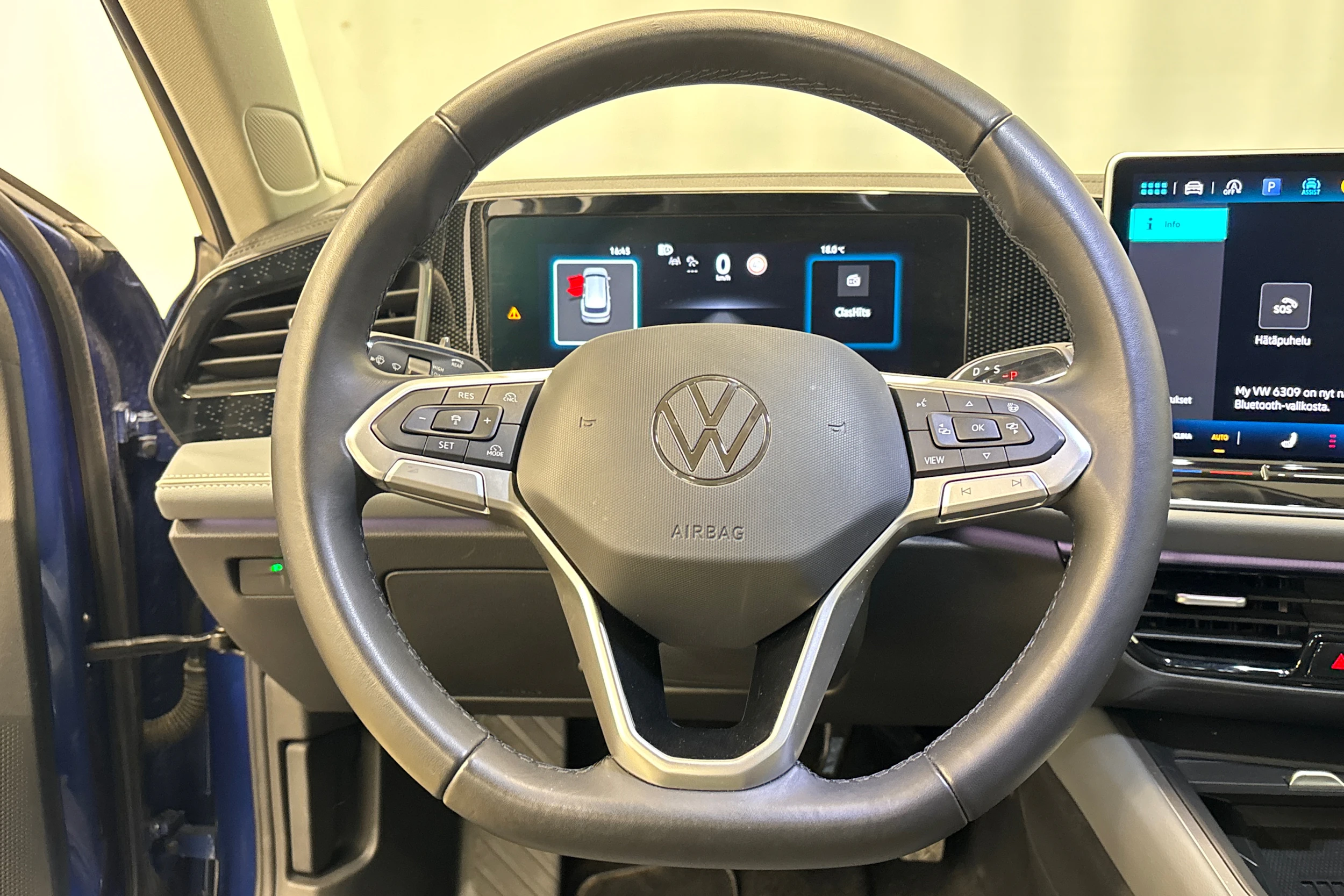 sininen Volkswagen Passat 2024 kuva 17.