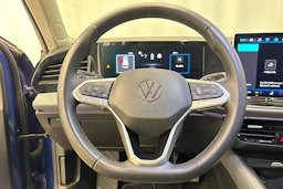sininen Volkswagen Passat 2024 kuva 17.