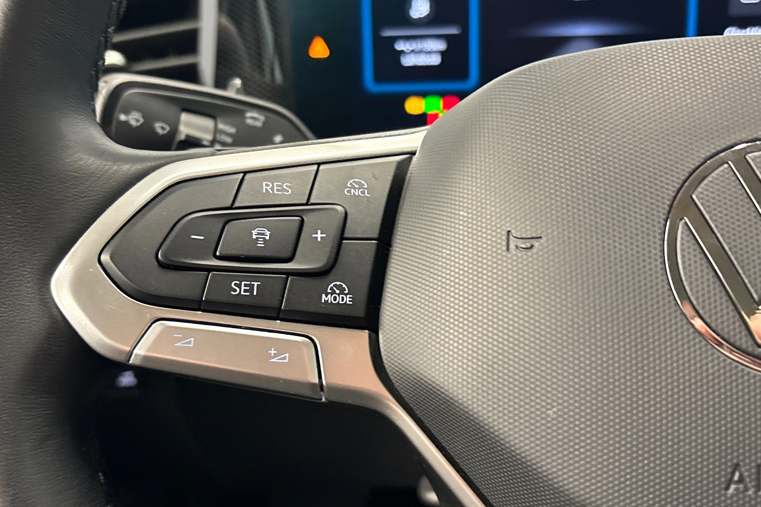 sininen Volkswagen Passat 2024 kuva 18.